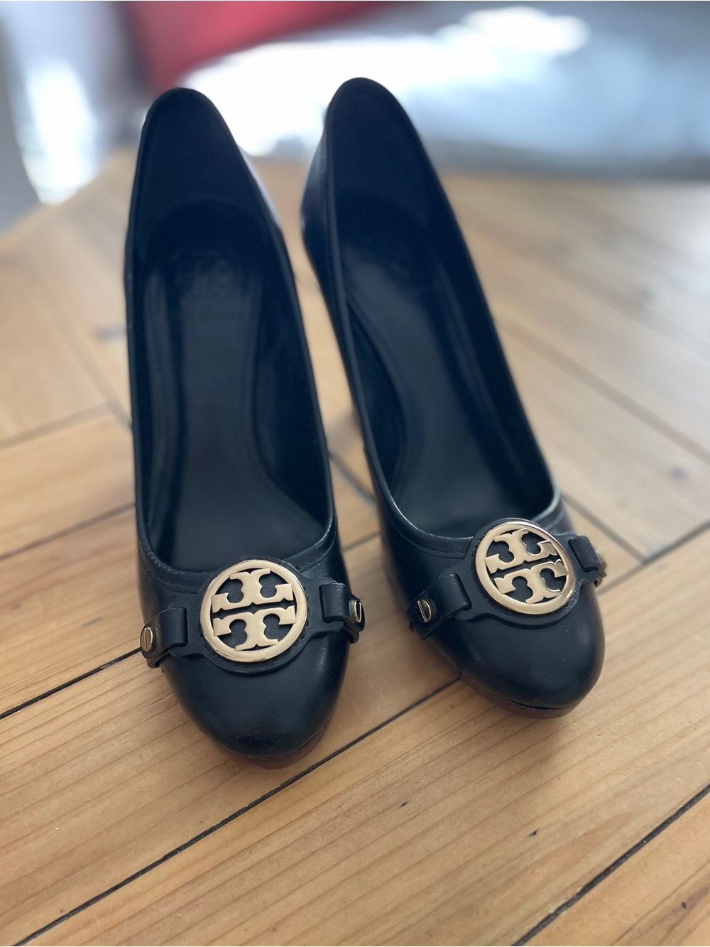 Tory Burch leather Calista would block heel pumps black size 7 .